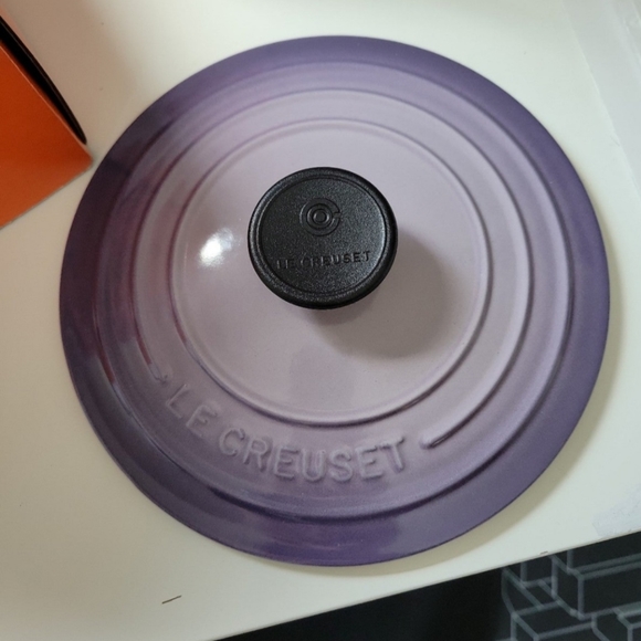 NIB Le Creuset 2QT round dutch oven in Provence / Blue Bell Purple - Picture 2 of 8